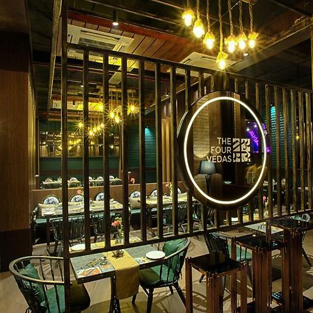 Four Vedas Hotel & Resort Siliguri Buitenkant foto