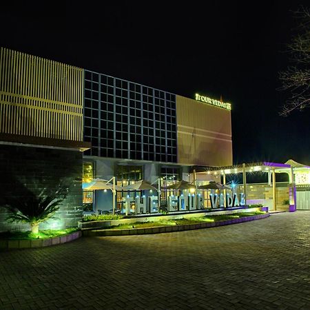 Four Vedas Hotel & Resort Siliguri Buitenkant foto