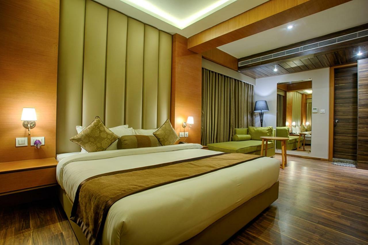 Four Vedas Hotel & Resort Siliguri Buitenkant foto