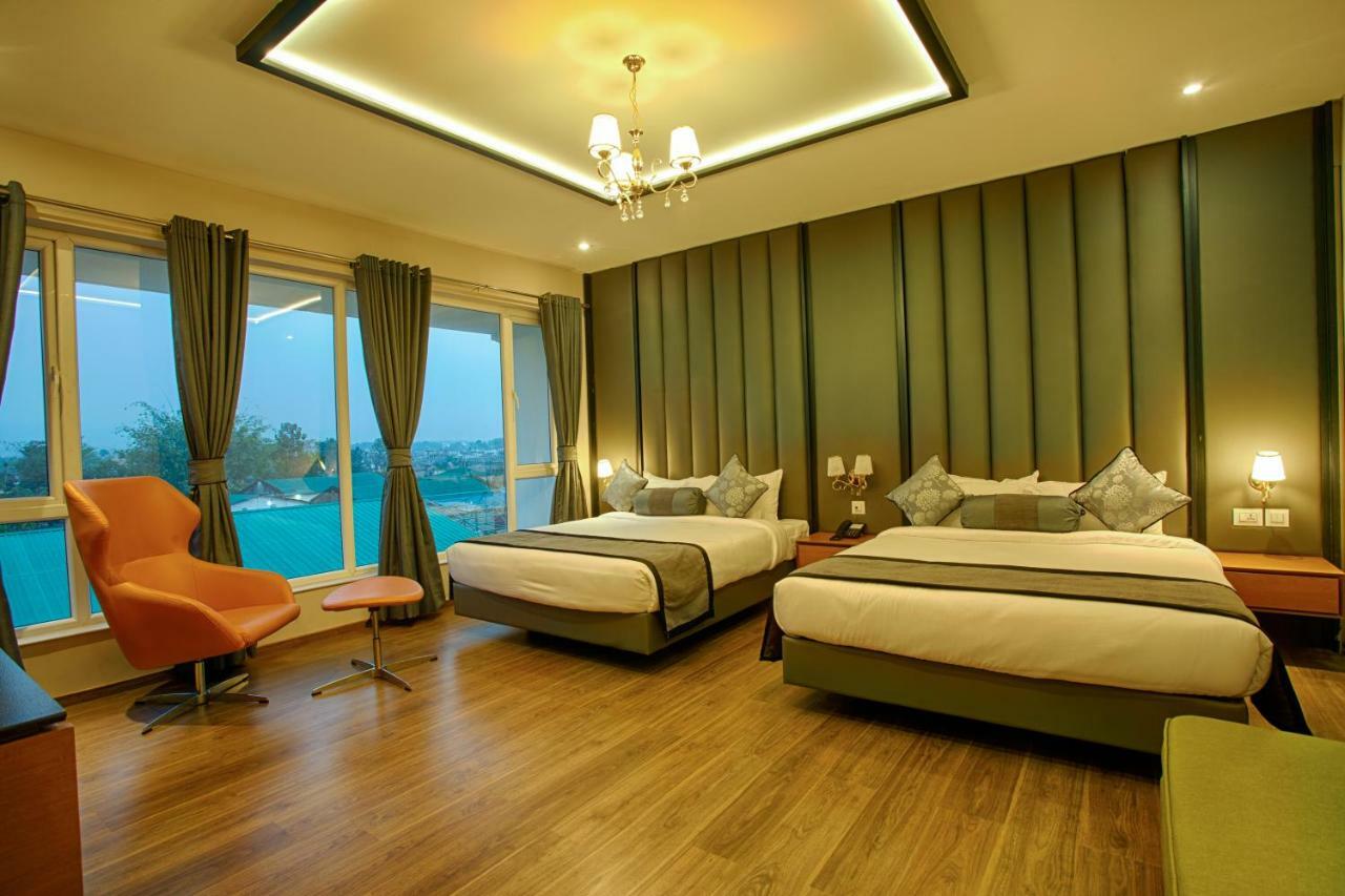 Four Vedas Hotel & Resort Siliguri Buitenkant foto
