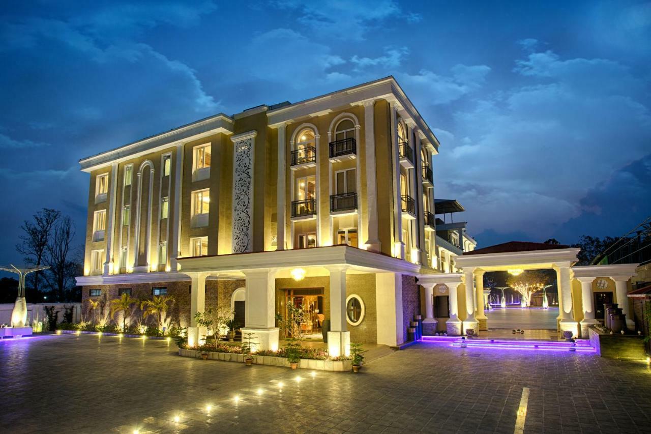 Four Vedas Hotel & Resort Siliguri Buitenkant foto