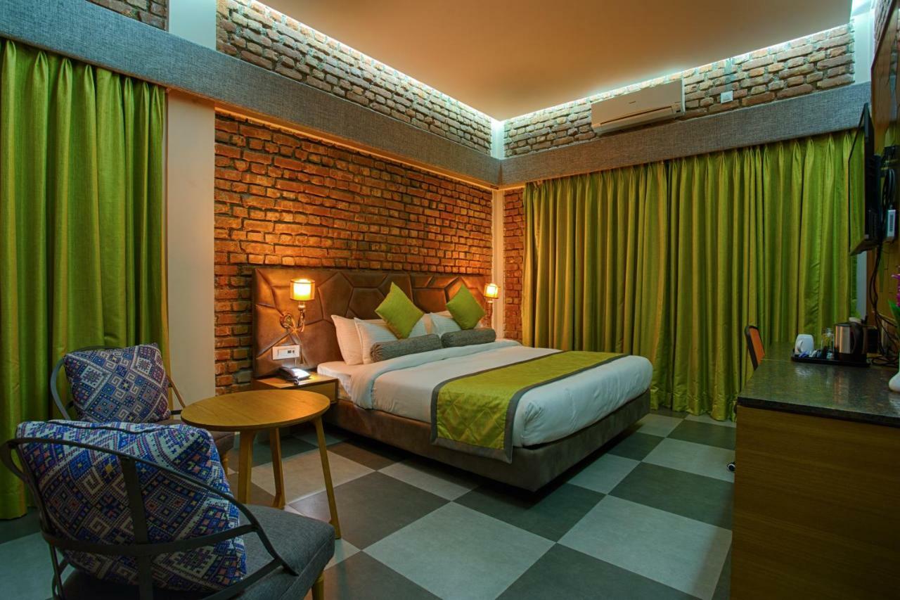 Four Vedas Hotel & Resort Siliguri Buitenkant foto