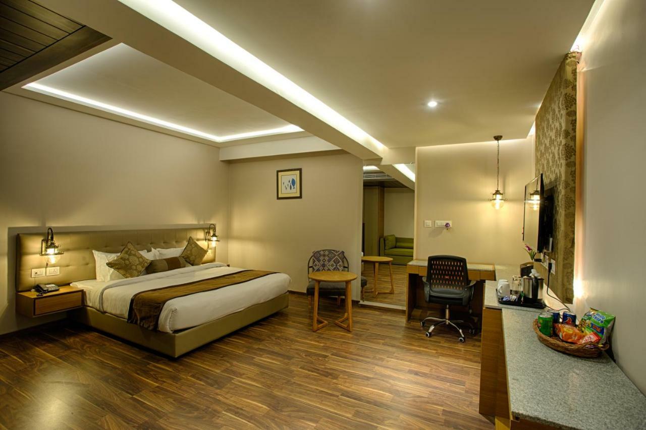 Four Vedas Hotel & Resort Siliguri Buitenkant foto