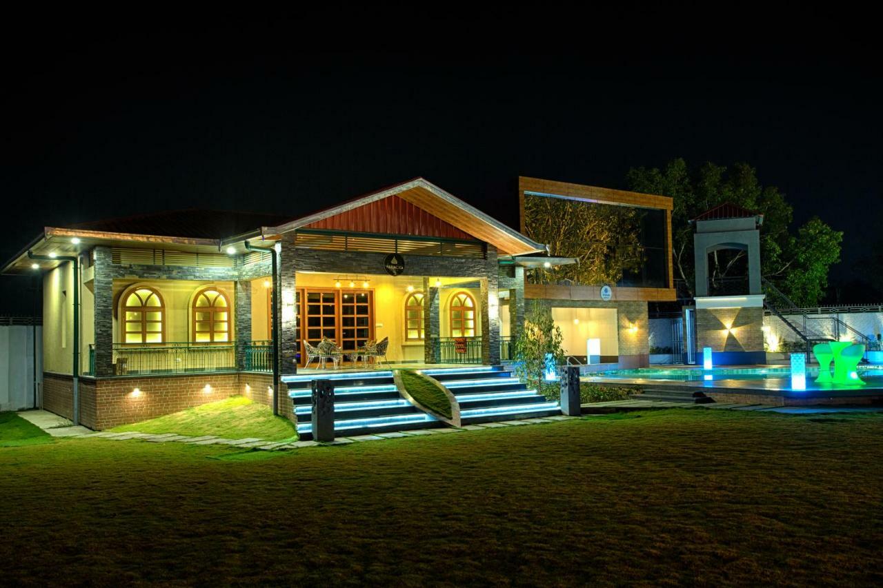 Four Vedas Hotel & Resort Siliguri Buitenkant foto