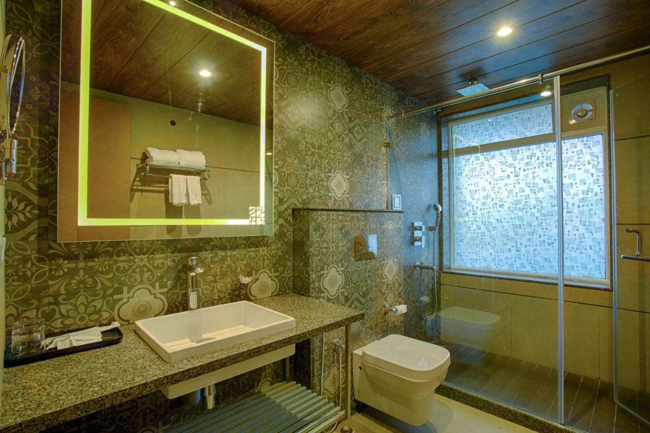 Four Vedas Hotel & Resort Siliguri Buitenkant foto