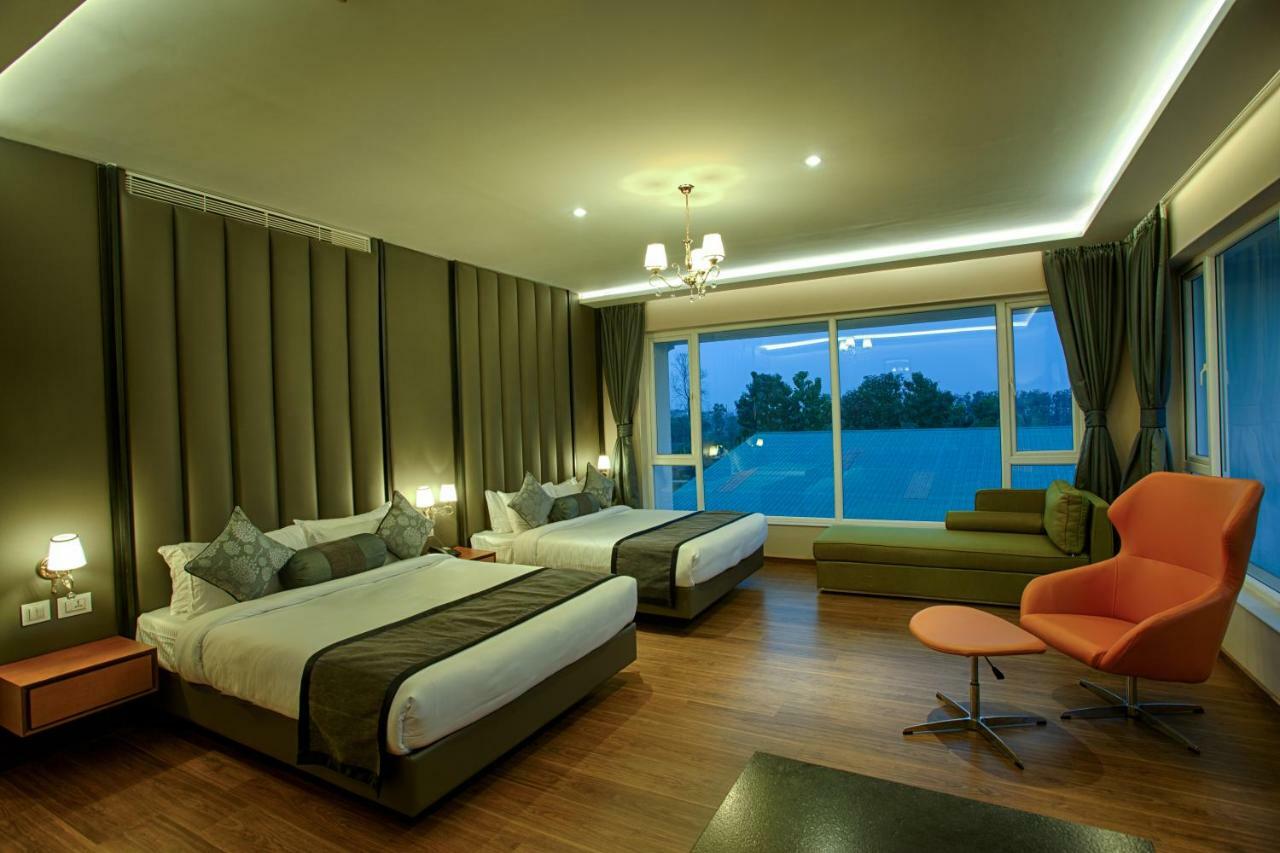 Four Vedas Hotel & Resort Siliguri Buitenkant foto