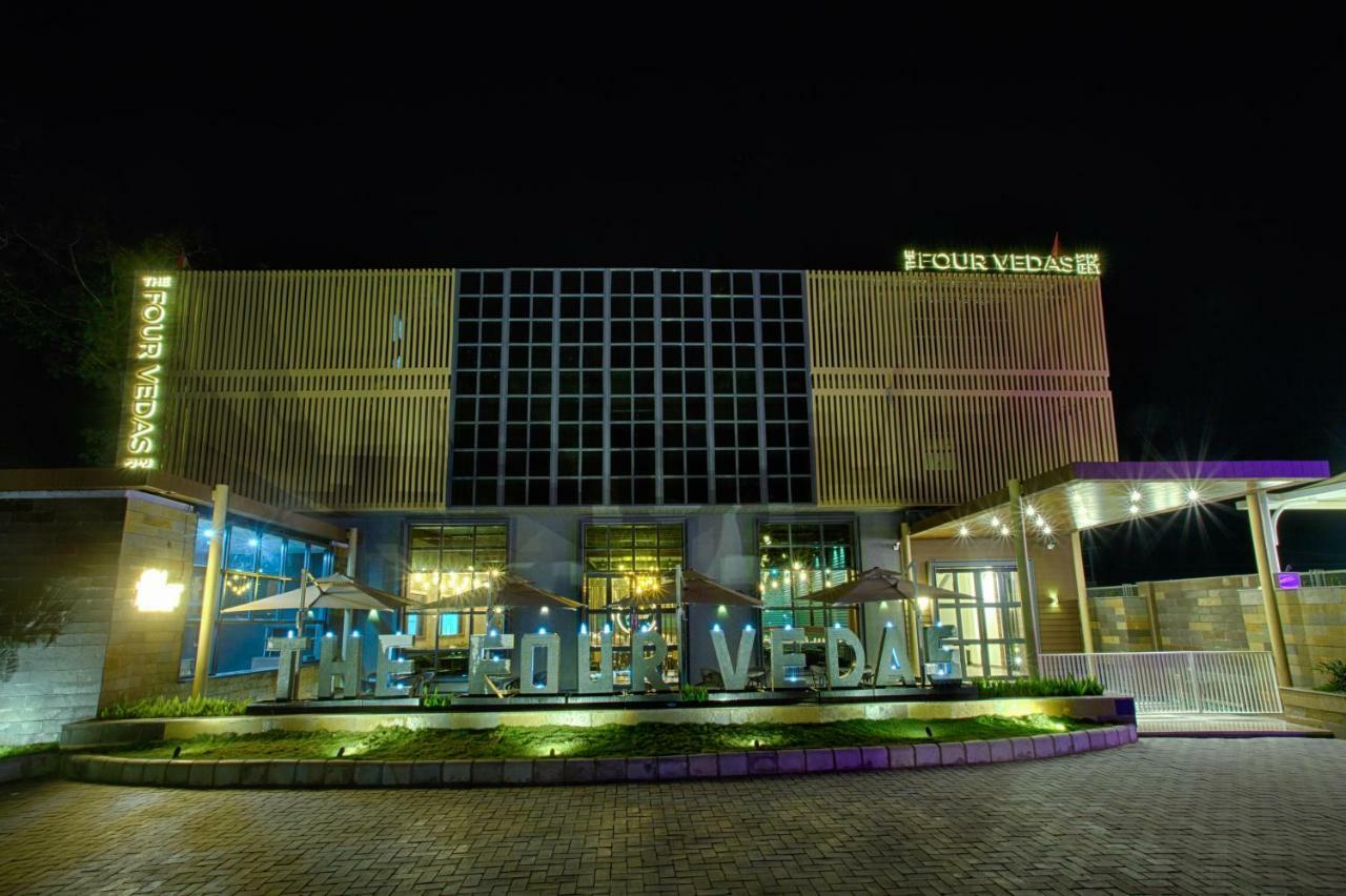 Four Vedas Hotel & Resort Siliguri Buitenkant foto