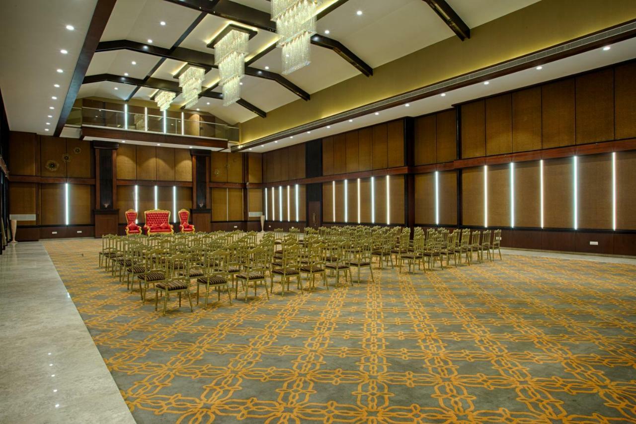 Four Vedas Hotel & Resort Siliguri Buitenkant foto