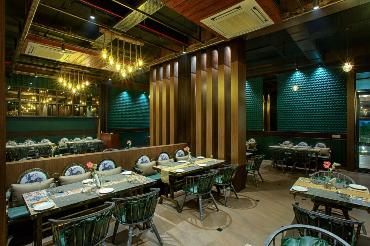 Four Vedas Hotel & Resort Siliguri Buitenkant foto