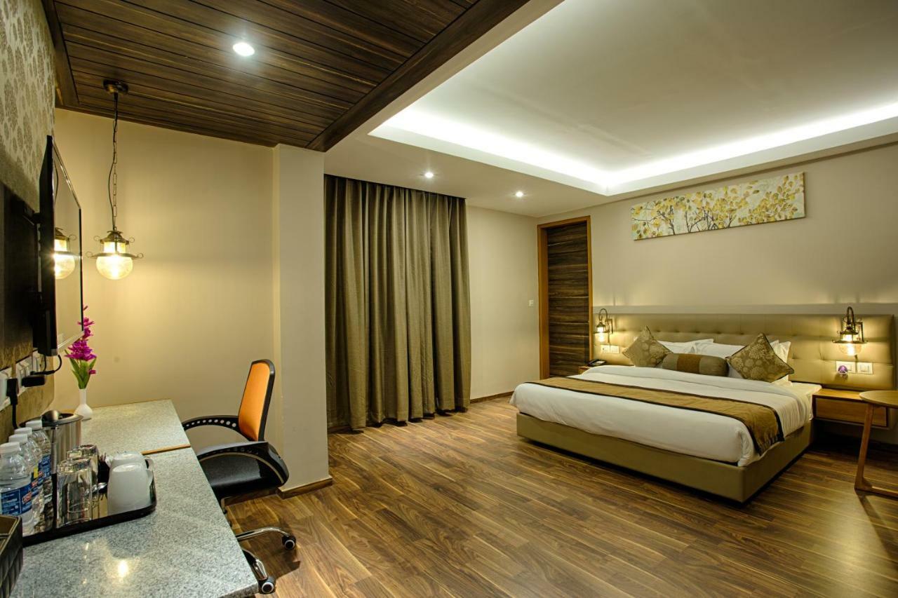 Four Vedas Hotel & Resort Siliguri Buitenkant foto